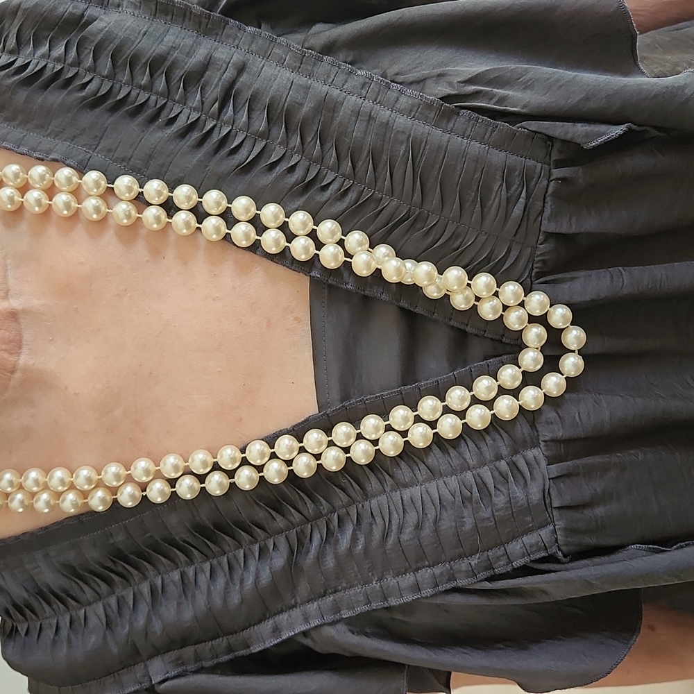 29 inch Faux White Pearl Necklace with Five Wearing Options - Picture 2 of 5